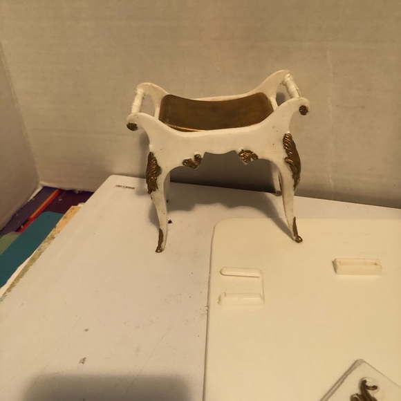 Vintage 1973 Wilton grand piano cake kit with two aluminum pans and candlesticks - Picture 7 of 12